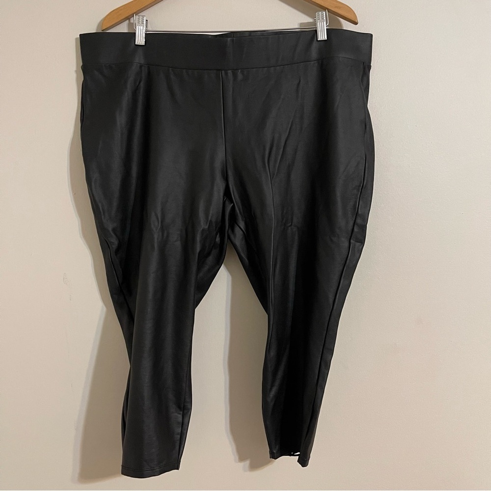 Torrid black faux leather Capri crop leggings 3x